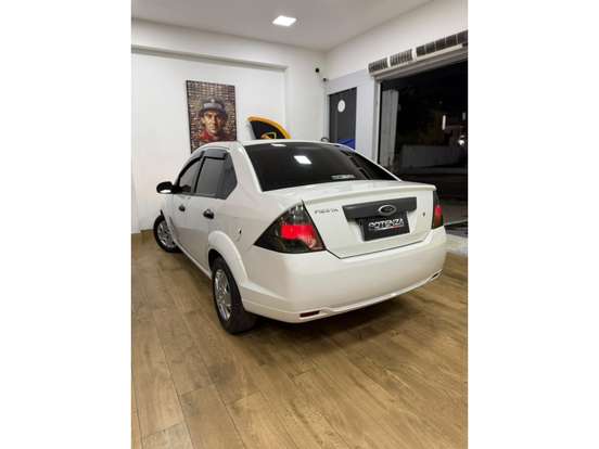 FORD-FIESTA-1.0 MPI SEDAN 8V FLEX 4P MANUAL FORD-FIESTA-2011