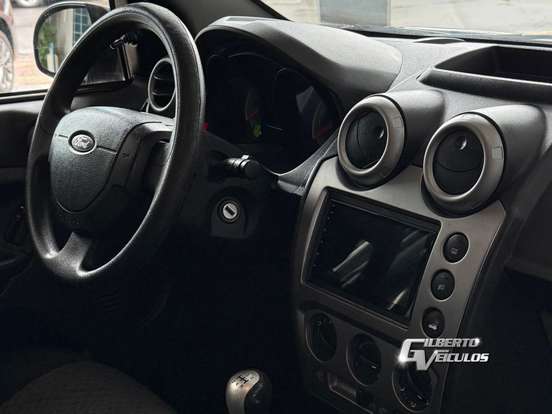 FORD-FIESTA-2014