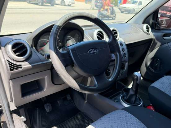 FORD-FIESTA-2010