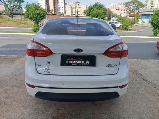 FORD-FIESTA-2015