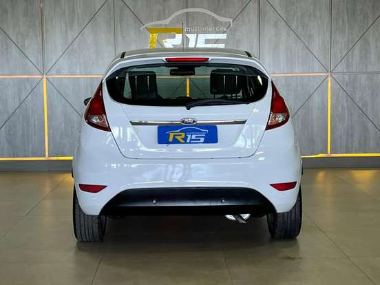 FORD-FIESTA-2015