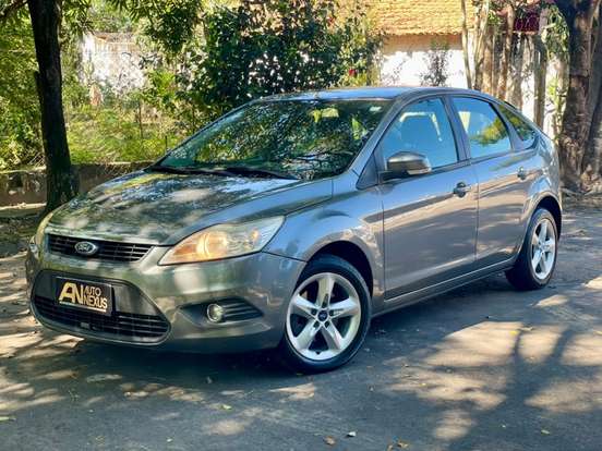 FORD-FOCUS-2012