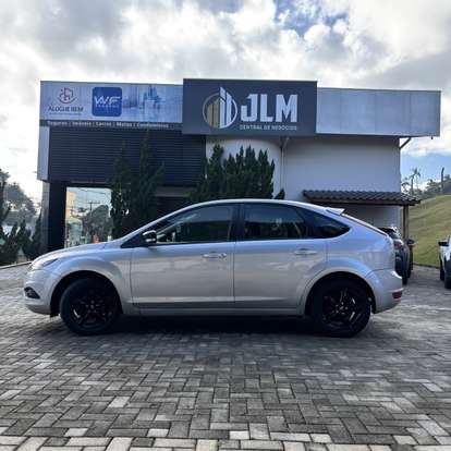 FORD-FOCUS-2010