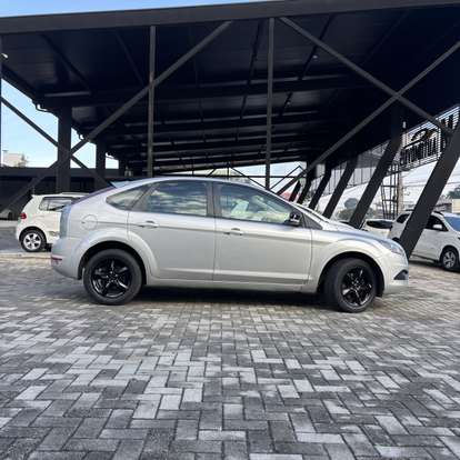 FORD-FOCUS-2010