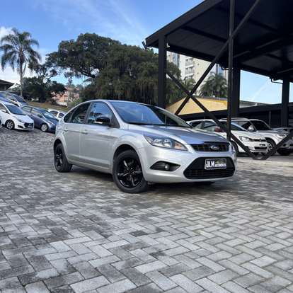 FORD-FOCUS-2010