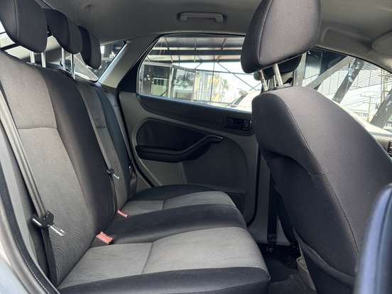 FORD-FOCUS-1.6 GL SEDAN 16V FLEX 4P MANUAL FORD-FOCUS-2010