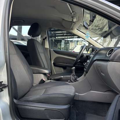 FORD-FOCUS-2010