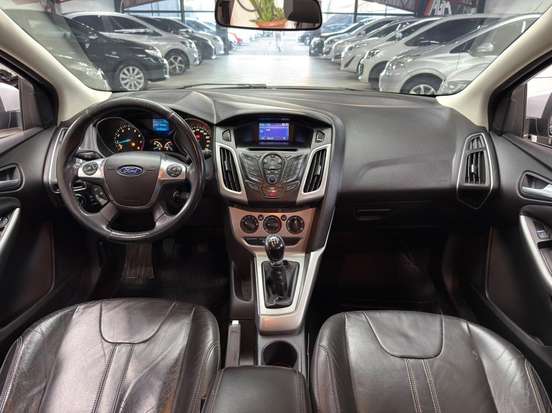 FORD-FOCUS-2013