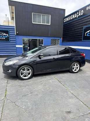 FORD-FOCUS-2014