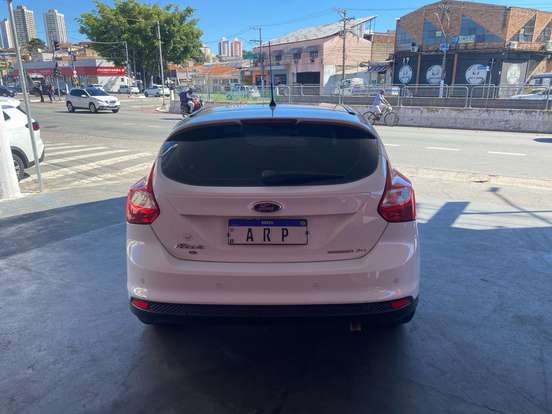 FORD-FOCUS-2.0 SE PLUS 16V FLEX 4P POWERSHIFT FORD-FOCUS-2014