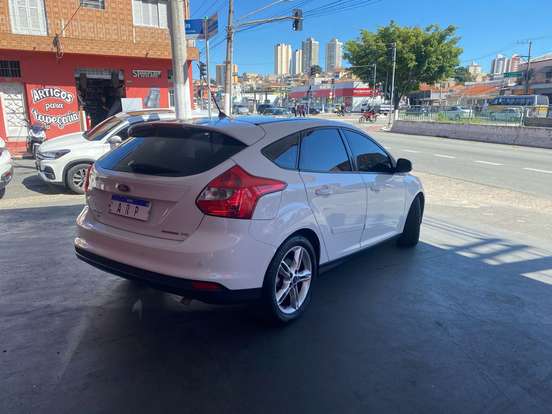 FORD-FOCUS-2014
