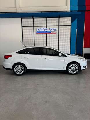 FORD-FOCUS-2015