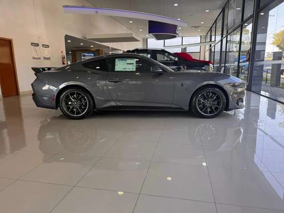FORD-MUSTANG-2025