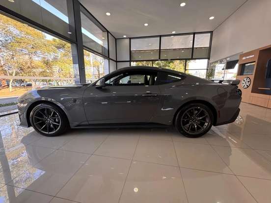 FORD-MUSTANG-2025