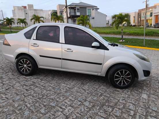 FORD-FIESTA-2010