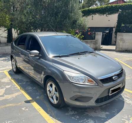 FORD-FOCUS-2010