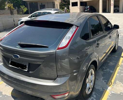 FORD-FOCUS-2010