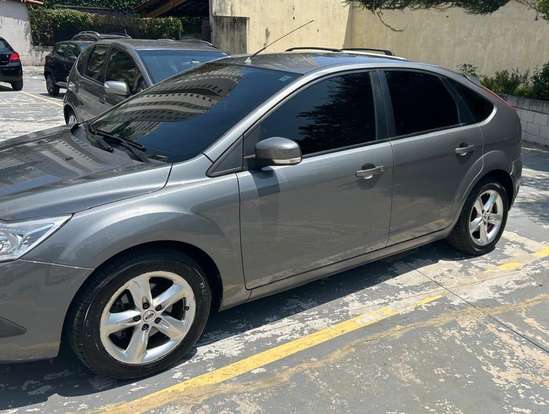 FORD-FOCUS-2010