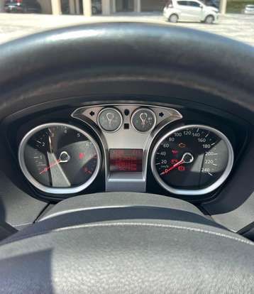 FORD-FOCUS-2010