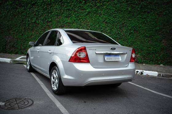 FORD FOCUS 2.0 TITANIUM SEDAN 16V FLEX 4P AUTOMÁTICO