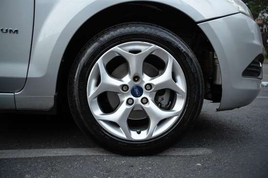 FORD-FOCUS-2012