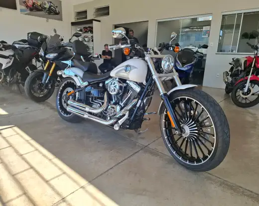 HARLEY-DAVIDSON-SOFTAIL BREAKOUT-2017