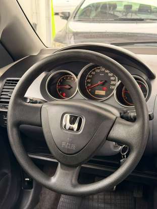HONDA-FIT-2005