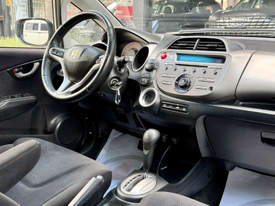 HONDA-FIT-2010