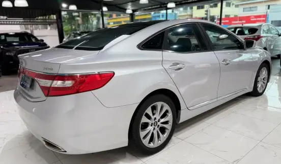 HYUNDAI-AZERA-2011