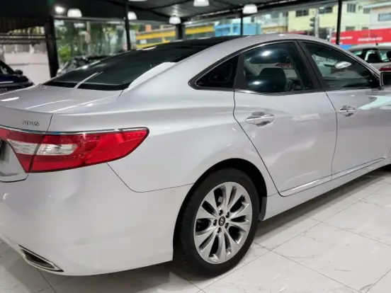 HYUNDAI-AZERA-3.0 MPFI GLS V6 24V GASOLINA 4P AUTOMÁTICO HYUNDAI-AZERA-2011