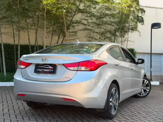 HYUNDAI-ELANTRA-2012