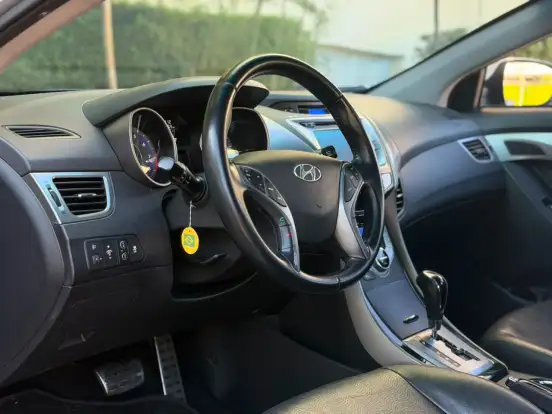 HYUNDAI-ELANTRA-2012