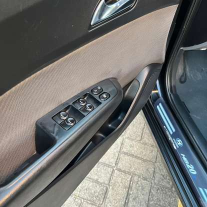 HYUNDAI-HB20S-2014