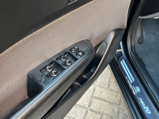 HYUNDAI-HB20S-1.6 COMFORT PLUS 16V FLEX 4P AUTOMÁTICO HYUNDAI-HB20S-2014
