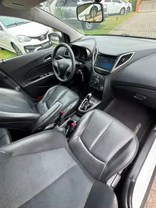 HYUNDAI-HB20X-2015