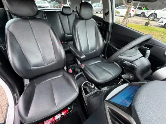 HYUNDAI-HB20X-2015
