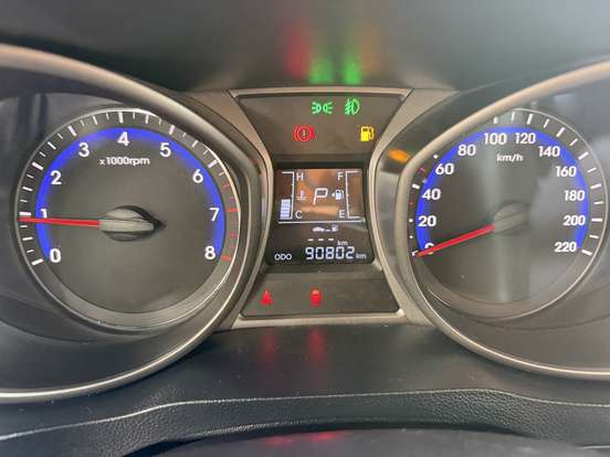 HYUNDAI-HB20X-1.6 16V PREMIUM FLEX 4P AUTOMÁTICO HYUNDAI-HB20X-2016