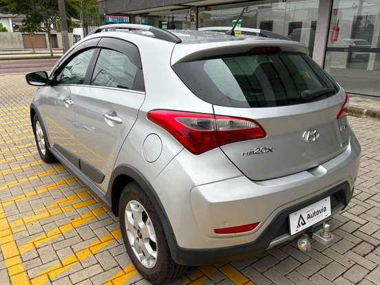 HYUNDAI-HB20X-1.6 16V PREMIUM FLEX 4P AUTOMÁTICO HYUNDAI-HB20X-2014