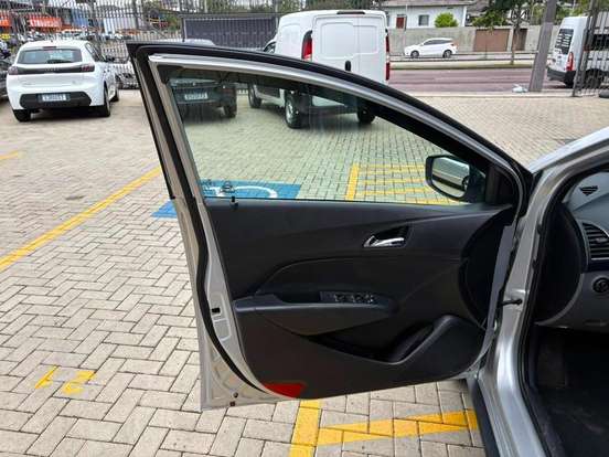 HYUNDAI-HB20X-1.6 16V PREMIUM FLEX 4P AUTOMÁTICO HYUNDAI-HB20X-2014