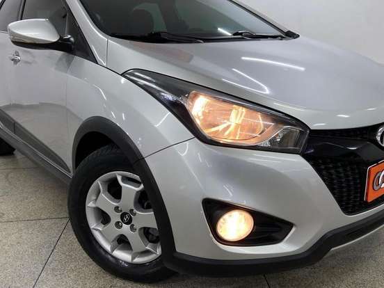 HYUNDAI-HB20X-1.6 16V PREMIUM FLEX 4P AUTOMÁTICO HYUNDAI-HB20X-2014