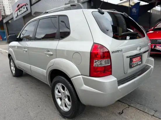 HYUNDAI-TUCSON-2010