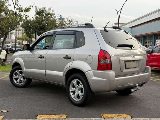 HYUNDAI-TUCSON-2.0 MPFI GL 16V 142CV 2WD GASOLINA 4P AUTOMÁTICO HYUNDAI-TUCSON-2009