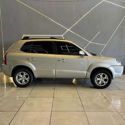 HYUNDAI-TUCSON-2.0 MPFI GLS 16V 143CV 2WD GASOLINA 4P AUTOMÁTICO HYUNDAI-TUCSON-2011