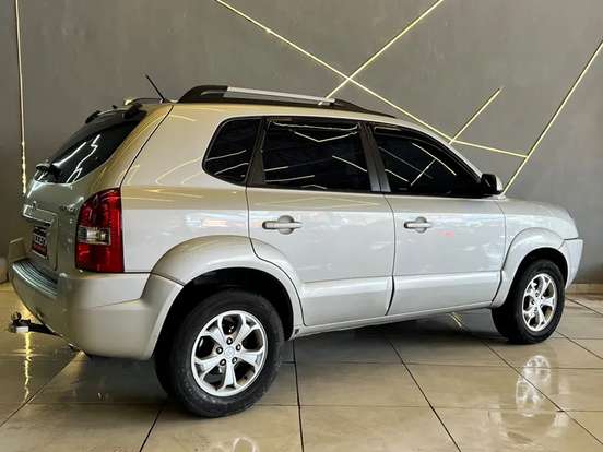 HYUNDAI-TUCSON-2.0 MPFI GLS 16V 143CV 2WD GASOLINA 4P AUTOMÁTICO HYUNDAI-TUCSON-2011