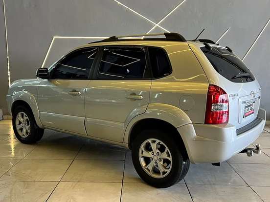 HYUNDAI-TUCSON-2.0 MPFI GLS 16V 143CV 2WD GASOLINA 4P AUTOMÁTICO HYUNDAI-TUCSON-2011