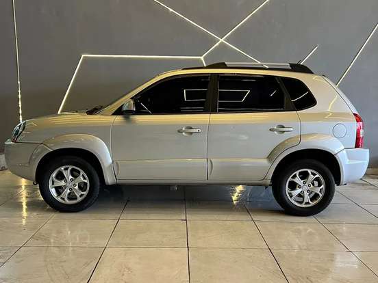 HYUNDAI-TUCSON-2.0 MPFI GLS 16V 143CV 2WD GASOLINA 4P AUTOMÁTICO HYUNDAI-TUCSON-2011