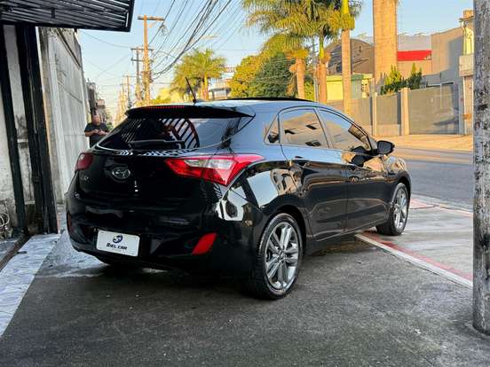 HYUNDAI-I30-1.8 MPI 16V GASOLINA 4P AUTOMATICO HYUNDAI-I30-2015