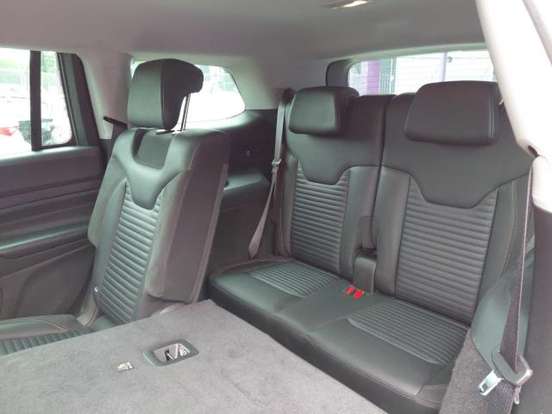 JEEP-COMMANDER-2023