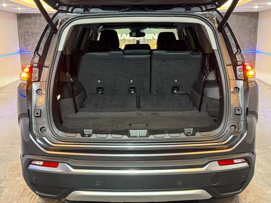 JEEP-COMMANDER-2023