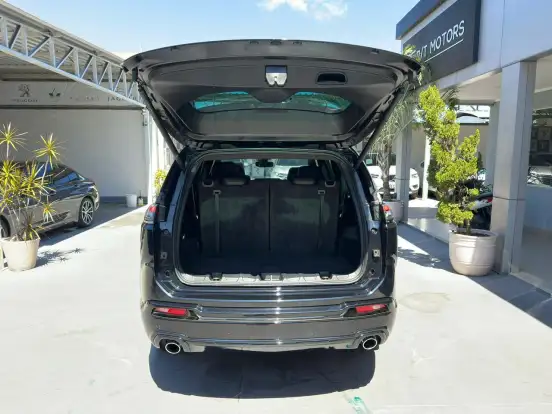 JEEP-COMMANDER-2.0 HURRICANE 4 TURBO GASOLINA BLACKHAWK AT9 JEEP-COMMANDER-2024